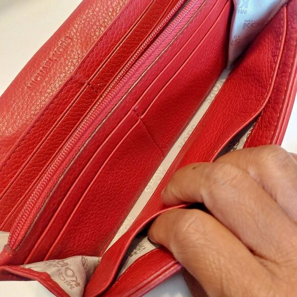 Michael Kors Fulton Soft Leather Red Flap Continental Wallet Gold Tone Logo - Picture 12 of 12